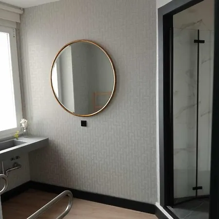 Center Street Carcer Apartment